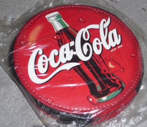 2602-8 € 3,00 coca cola cd houder rood stof.jpeg
